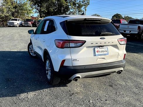 Used 2020 Ford Escape SE image 3