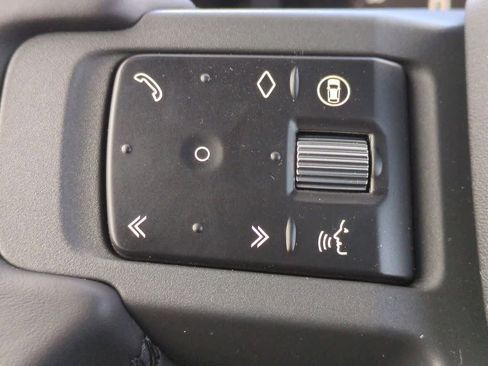 New 2026 Land Rover Defender 130 X-Dynamic SE image 26