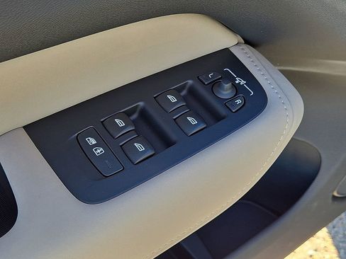 New 2026 Volvo XC60 B5 Plus w/ Protection Package Premier image 22