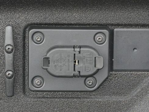 Used 2024 RAM 2500 Tradesman w/ Chrome Appearance Group image 33