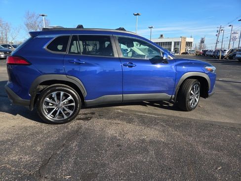 Used 2023 Toyota Corolla Cross XLE image 5