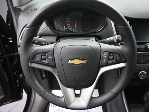 Used 2022 Chevrolet Trax LT w/ Midnight Edition AWD/4WD image 11