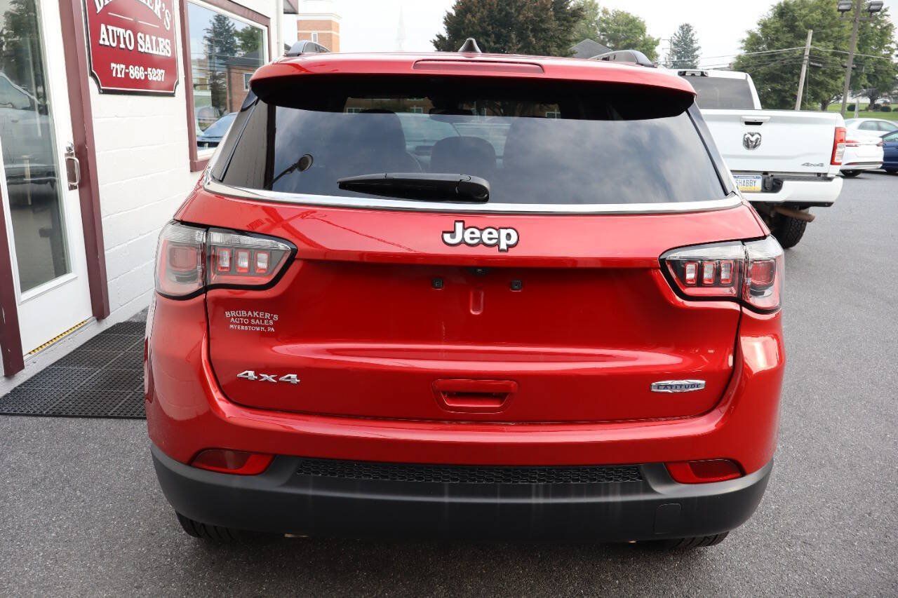 Used 2025 Jeep Compass Latitude AWD/4WD image 3