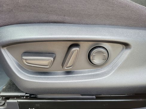 Used 2025 Toyota Camry LE w/ Convenience Package image 16