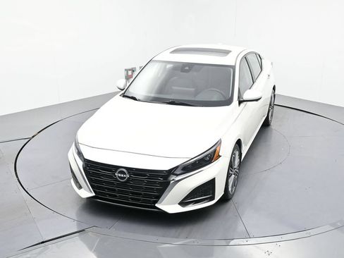 Used 2025 Nissan Altima 2.5 SL FWD image 18