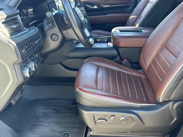 Used 2023 GMC Yukon XL Denali Ultimate w/ LPO, Floor Liner Package AWD/4WD image 16