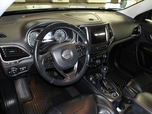 Used 2020 Jeep Cherokee Trailhawk w/ Cold Weather Group AWD/4WD image 9