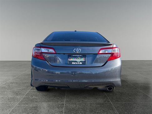Used 2012 Toyota Camry SE w/ Leather Pkg FWD image 5