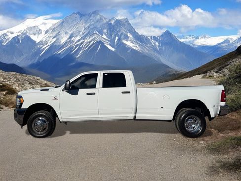 Used 2024 RAM 3500 Tradesman w/ Towing Technology Group image 2