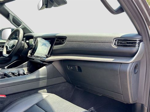 Used 2024 Jeep Wagoneer Series II w/ Flexible Seating Group RWD image 31