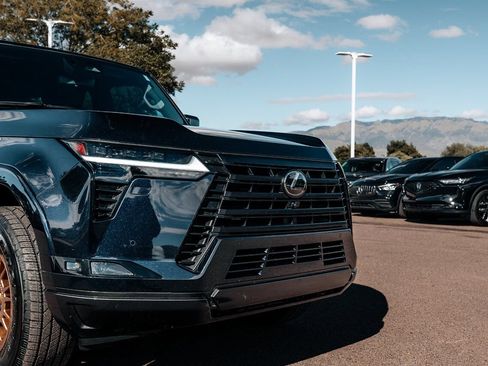 Used 2024 Lexus GX 550 w/ Cold Area Package AWD/4WD image 10