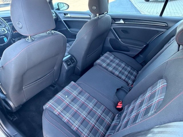 Used 2017 Volkswagen Golf 4-Door FWD image 7