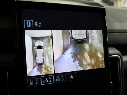 Used 2025 GMC Yukon Denali w/ Advanced Technology Package image 24