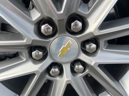 Used 2023 Chevrolet Traverse LT image 7