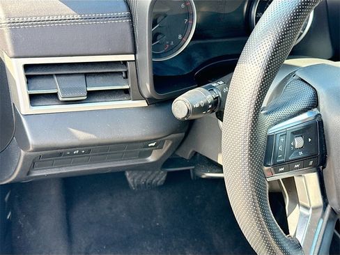 Used 2023 Mitsubishi Outlander SE image 11