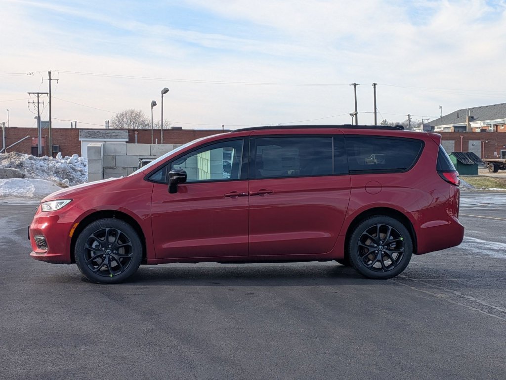 New 2026 Chrysler Pacifica Select w/ S Appearance Package AWD/4WD image 4
