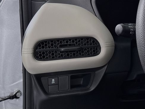 Certified 2023 Honda HR-V LX image 10