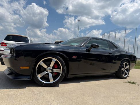 Used 2014 Dodge Challenger SRT8 RWD image 5