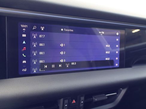 Certified 2025 Porsche Macan Electric RWD image 17