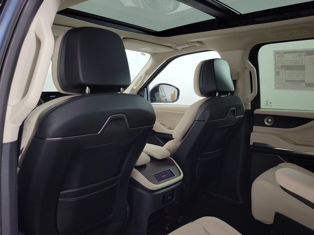 New 2027 Lincoln Navigator L Reserve RWD image 13