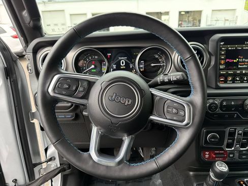 Used 2023 Jeep Wrangler Unlimited Rubicon 4xe w/ Cold Weather Group AWD/4WD image 21
