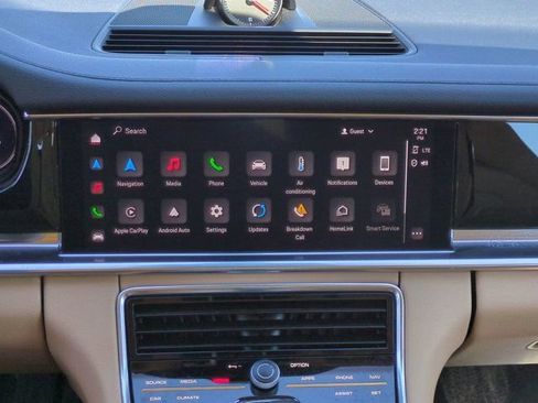 Used 2022 Porsche Panamera image 17