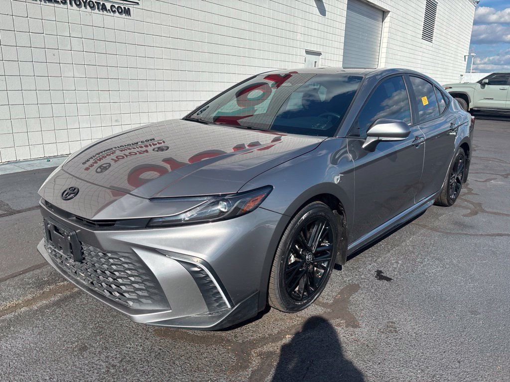 Used 2025 Toyota Camry SE w/ Convenience Package FWD image 1