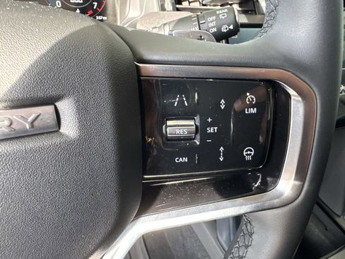 Certified 2025 Land Rover Discovery Sport S image 30