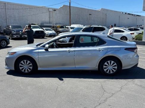 Used 2022 Toyota Camry LE FWD image 6