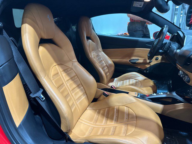 Used 2016 Ferrari 488 GTB RWD image 6