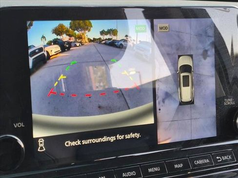 Used 2024 Nissan Pathfinder Platinum FWD image 14