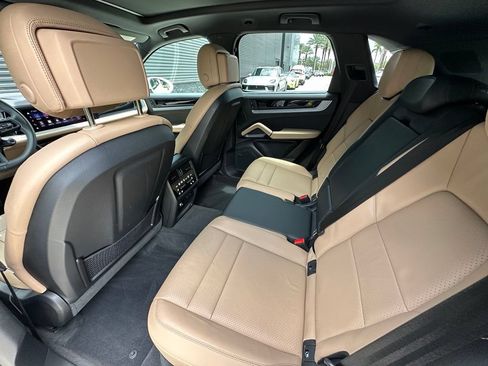 Certified 2026 Porsche Cayenne AWD/4WD image 38