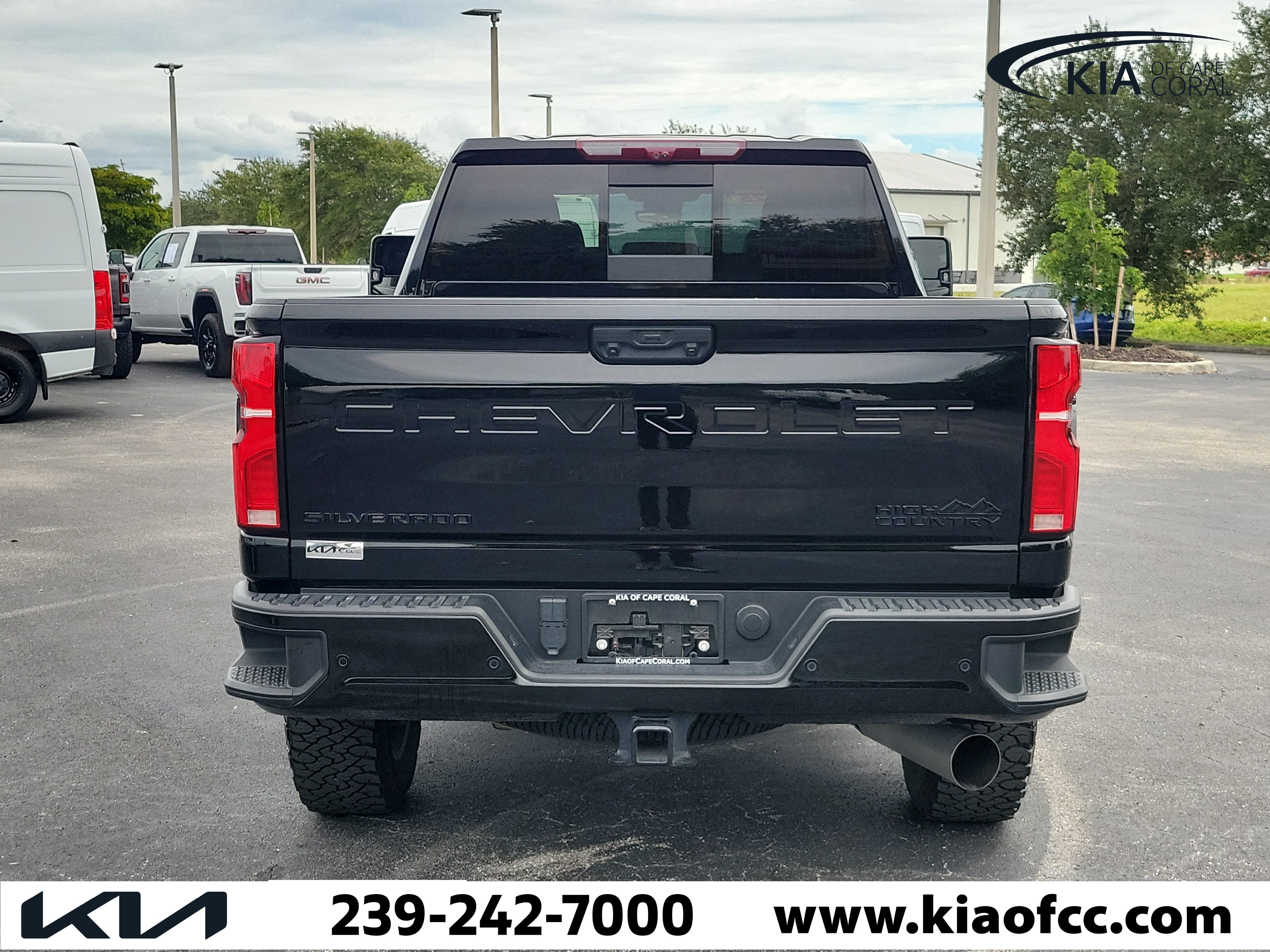 Used 2025 Chevrolet Silverado 2500 High Country w/ Midnight Edition AWD/4WD image 5