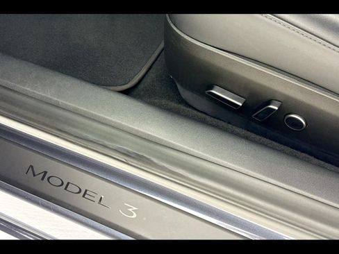 Used 2023 Tesla Model 3 Standard Range RWD image 18