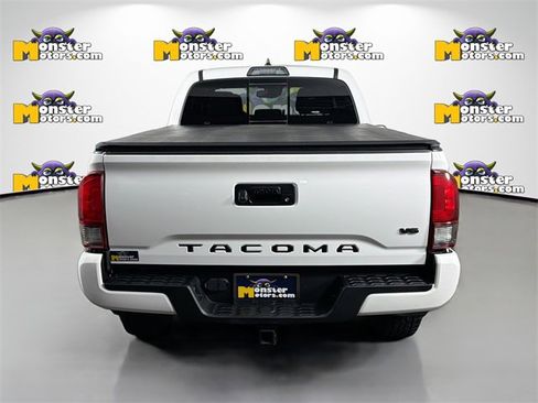 Used 2019 Toyota Tacoma TRD Sport image 6