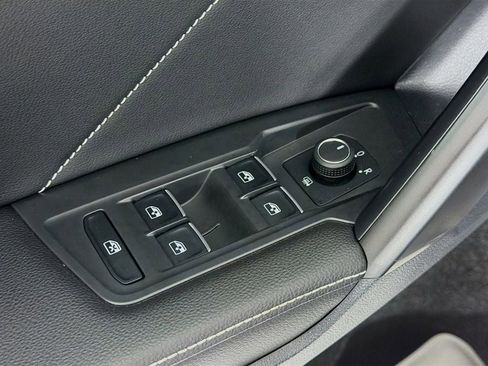 Used 2023 Volkswagen Tiguan SE FWD image 17