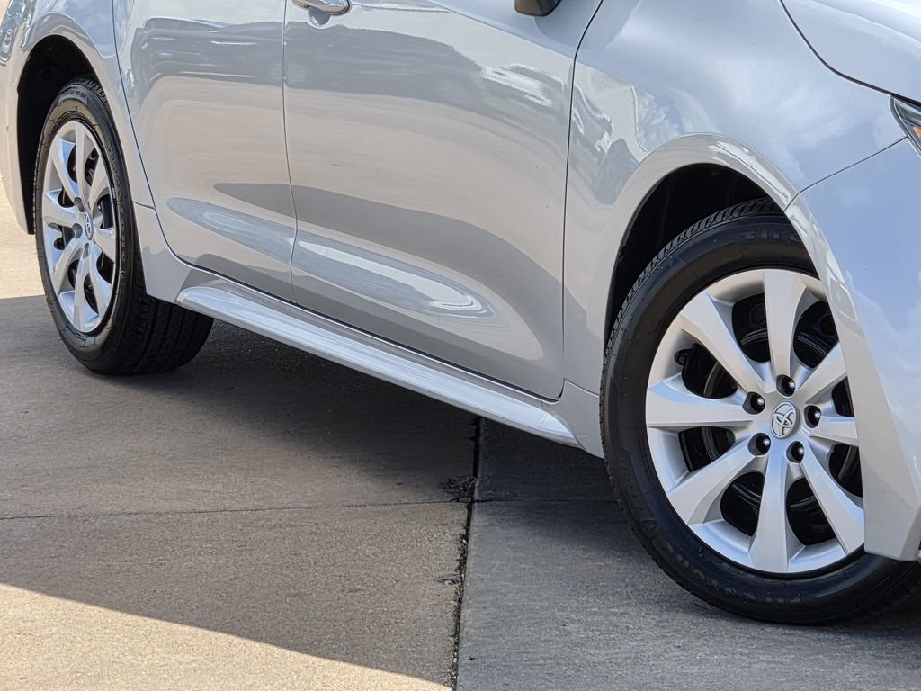 Used 2026 Toyota Corolla LE FWD image 11