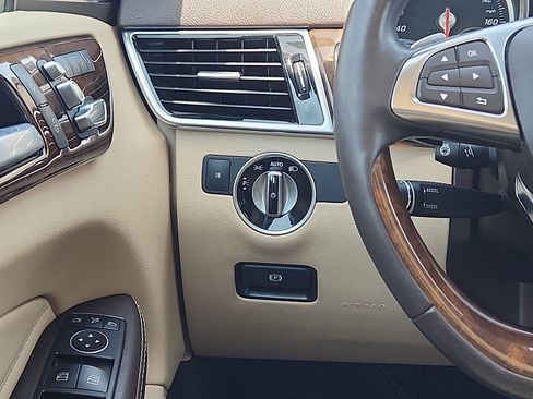 Used 2017 Mercedes-Benz GLS 550 4MATIC image 13