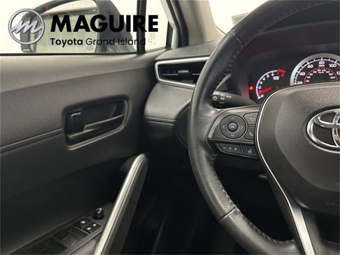 Used 2022 Toyota Corolla Cross LE image 11
