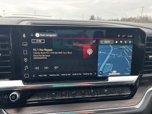 Used 2025 GMC Sierra 1500 SLT image 8