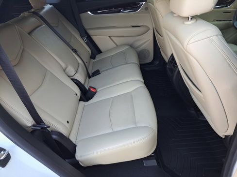 Used 2017 Cadillac XT5 Premium Luxury FWD image 14