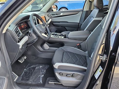 New 2026 Volkswagen Atlas Peak Edition image 3