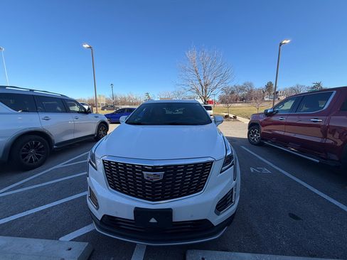 Used 2021 Cadillac XT5 Premium Luxury image 2