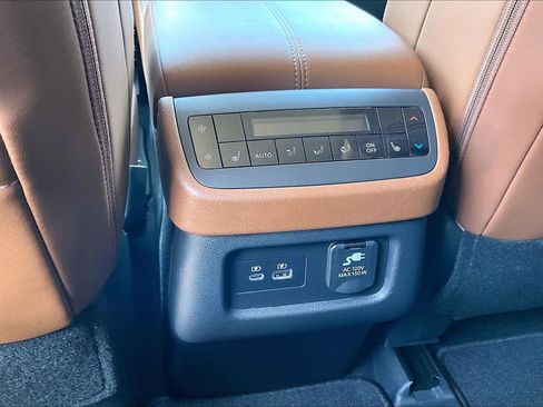 Used 2025 Nissan Pathfinder Platinum AWD/4WD image 33