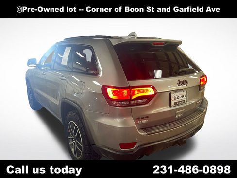 Used 2020 Jeep Grand Cherokee Trailhawk AWD/4WD image 3