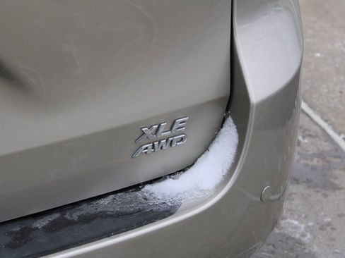 Used 2017 Toyota Sienna XLE Premium image 9