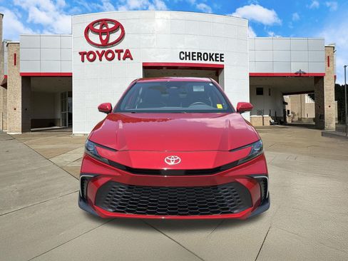 Used 2026 Toyota Camry SE FWD image 2