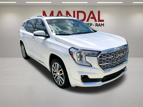 Used 2022 GMC Terrain Denali w/ Denali Premium Package AWD/4WD image 3