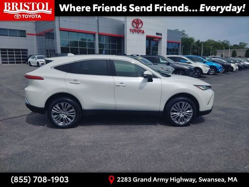 Used 2022 Toyota Venza XLE AWD/4WD image 8