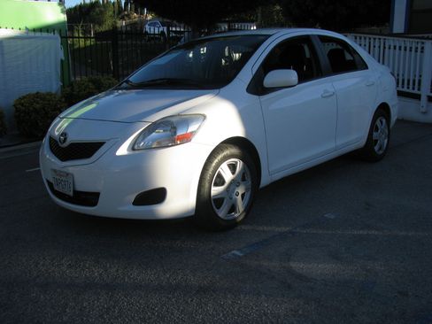Used 2012 Toyota Yaris Sedan image 2